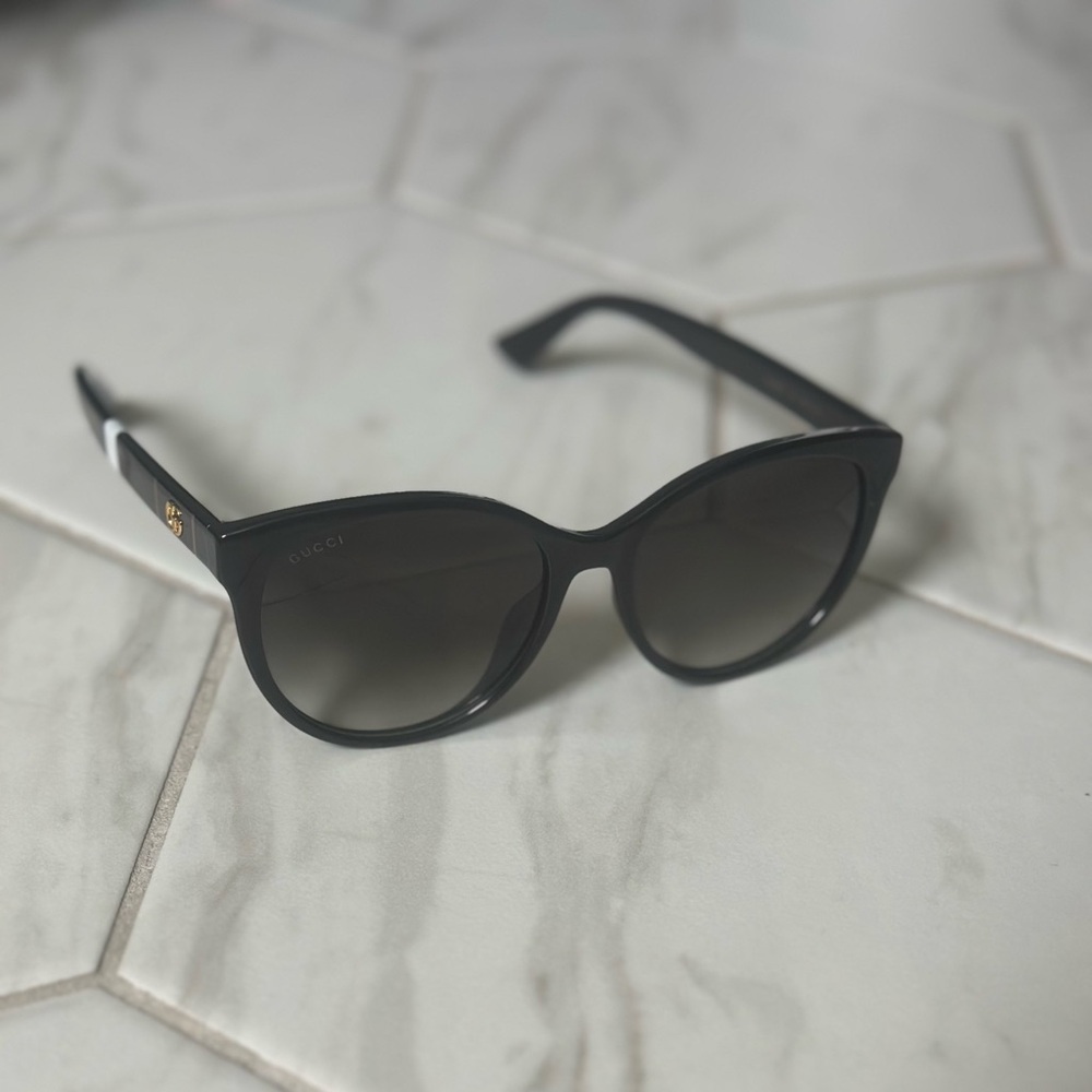 🆕 NWT Women’s Gucci Sunglasses GG0636SK (Black and Gold) - Picture 6 of 8